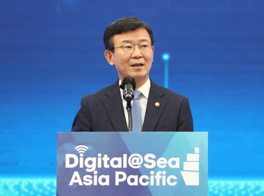 문성혁 해양수산부 장관이 지난 8일 오후 세종시 정부세종컨벤션센터에서 열린 제5회 아-태 해양 디지털 국제콘퍼런스에서 개회사하고 있다. <세종〓연합뉴스>